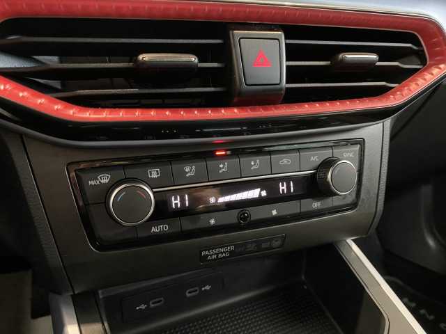 https://cdn-media.caraffinity.it/dealers/partner/amicar-usato-it/kfz109989883_12.jpg