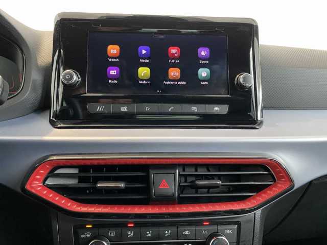 https://cdn-media.caraffinity.it/dealers/partner/amicar-usato-it/kfz110822167_12.jpg