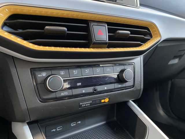 https://cdn-media.caraffinity.it/dealers/partner/amicar-usato-it/kfz111573070_15.jpg