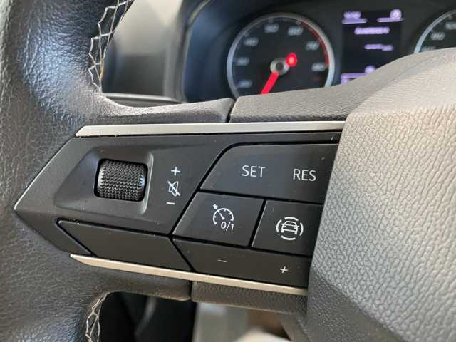 https://cdn-media.caraffinity.it/dealers/partner/amicar-usato-it/kfz111573070_18.jpg