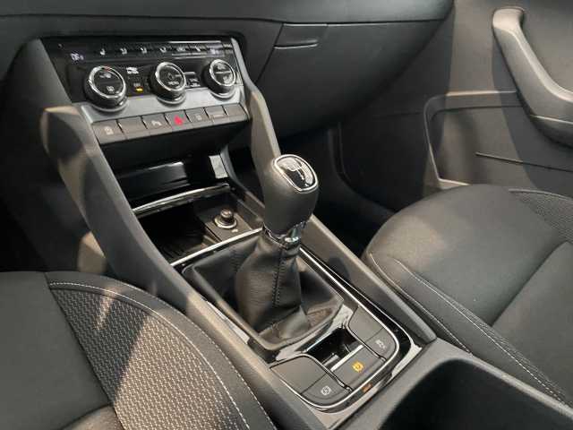 https://cdn-media.caraffinity.it/dealers/partner/amicar-usato-it/kfz111701298_15.jpg
