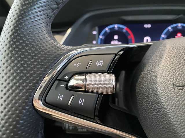 https://cdn-media.caraffinity.it/dealers/partner/amicar-usato-it/kfz111862818_16.jpg