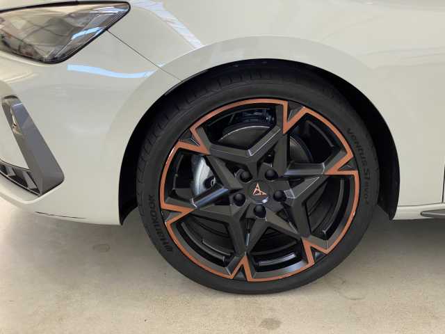 https://cdn-media.caraffinity.it/dealers/partner/amicar-usato-it/kfz112299117_14.jpg