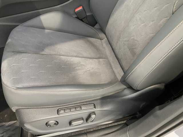 https://cdn-media.caraffinity.it/dealers/partner/amicar-usato-it/kfz112299151_17.jpg