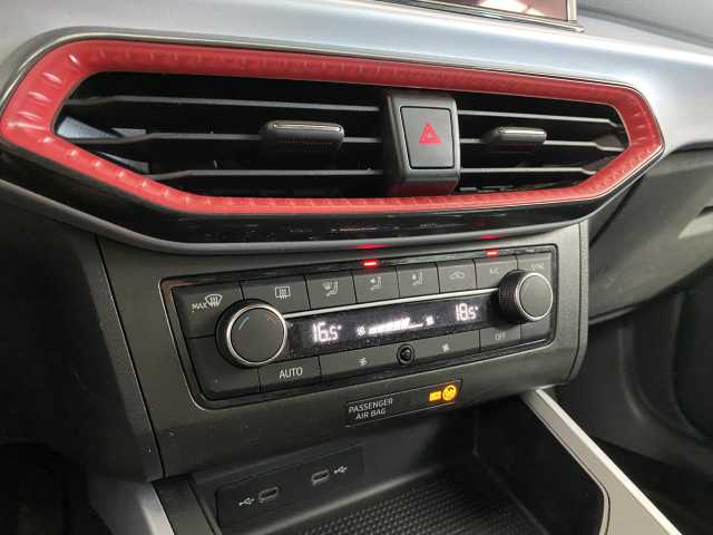 https://cdn-media.caraffinity.it/dealers/partner/amicar-usato-it/kfz112434549_16.jpg