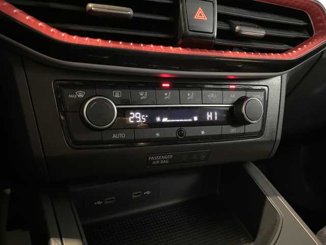 https://cdn-media.caraffinity.it/dealers/partner/amicar-usato-it/kfz112569827_13.jpg