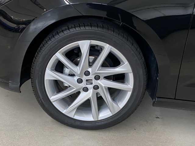 https://cdn-media.caraffinity.it/dealers/partner/amicar-usato-it/kfz112569827_17.jpg