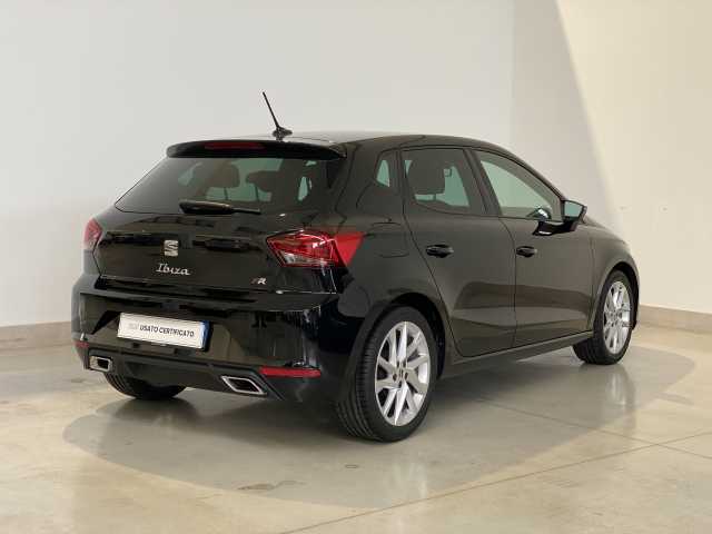 https://cdn-media.caraffinity.it/dealers/partner/amicar-usato-it/kfz112569827_18.jpg