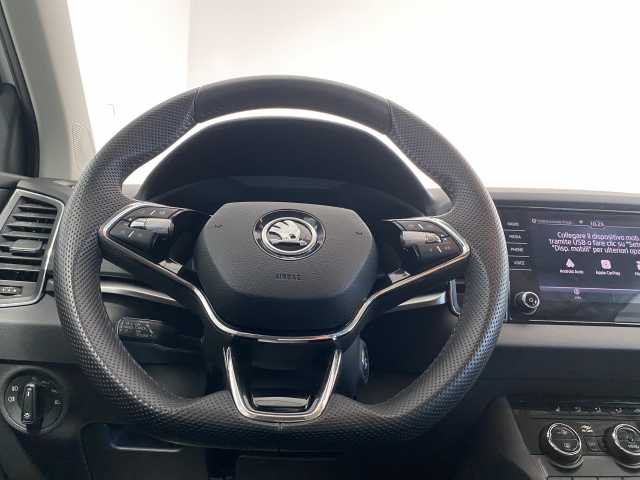 https://cdn-media.caraffinity.it/dealers/partner/amicar-usato-it/kfz114135303_17.jpg