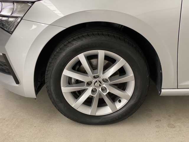 https://cdn-media.caraffinity.it/dealers/partner/amicar-usato-it/kfz114301566_13.jpg