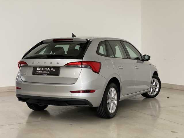https://cdn-media.caraffinity.it/dealers/partner/amicar-usato-it/kfz114301566_14.jpg