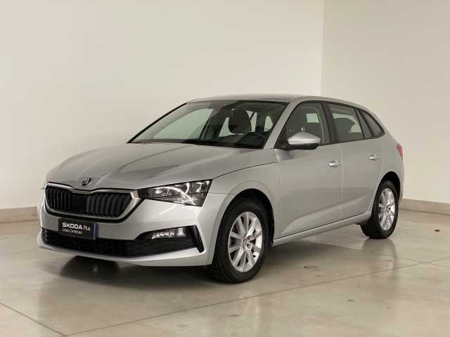 https://cdn-media.caraffinity.it/dealers/partner/amicar-usato-it/kfz114301566_15.jpg