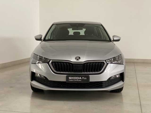 https://cdn-media.caraffinity.it/dealers/partner/amicar-usato-it/kfz114301566_3.jpg