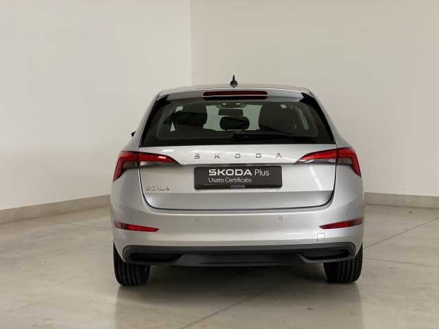 https://cdn-media.caraffinity.it/dealers/partner/amicar-usato-it/kfz114301566_4.jpg