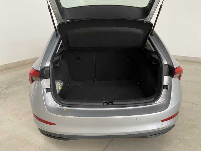 https://cdn-media.caraffinity.it/dealers/partner/amicar-usato-it/kfz114301566_5.jpg