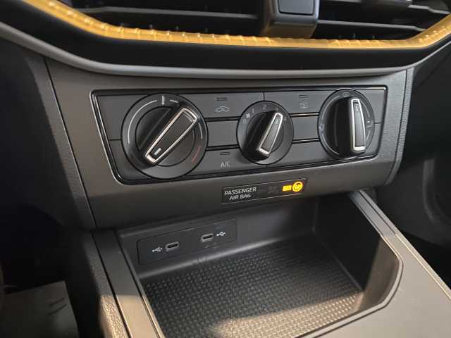 https://cdn-media.caraffinity.it/dealers/partner/amicar-usato-it/kfz114862372_16.jpg