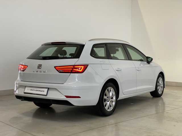 https://cdn-media.caraffinity.it/dealers/partner/amicar-usato-it/kfz114910975_16.jpg