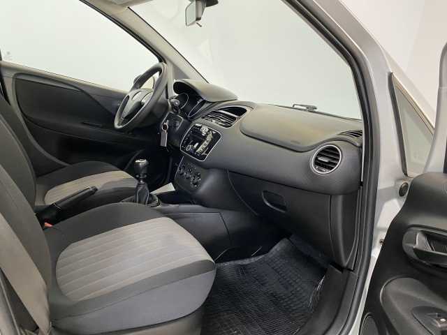 https://cdn-media.caraffinity.it/dealers/partner/amicar-usato-it/kfz114911023_13.jpg