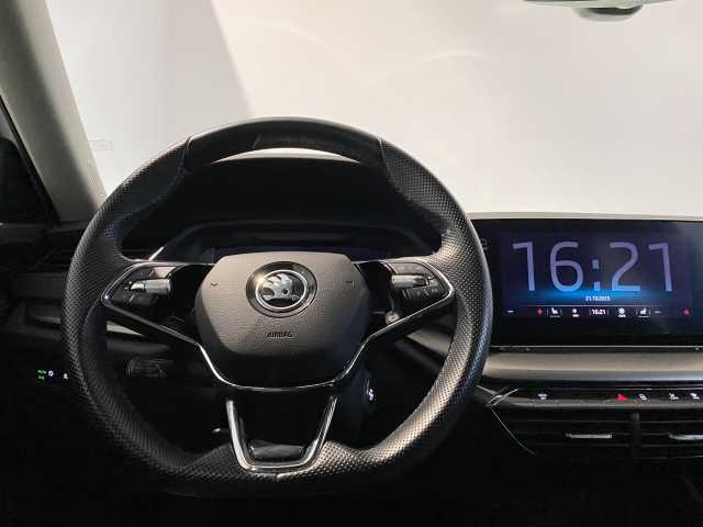 https://cdn-media.caraffinity.it/dealers/partner/amicar-usato-it/kfz115036582_14.jpg