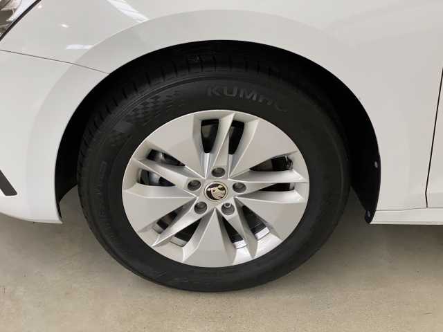 https://cdn-media.caraffinity.it/dealers/partner/amicar-usato-it/kfz115036582_18.jpg